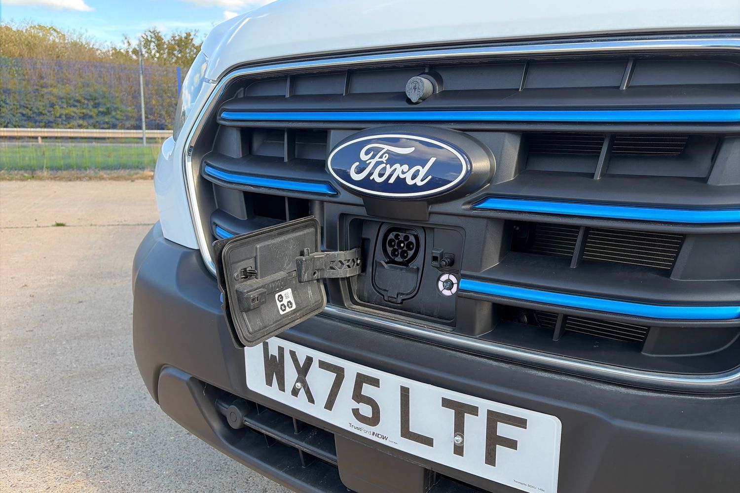 Ford E-TRANSIT Photo 7