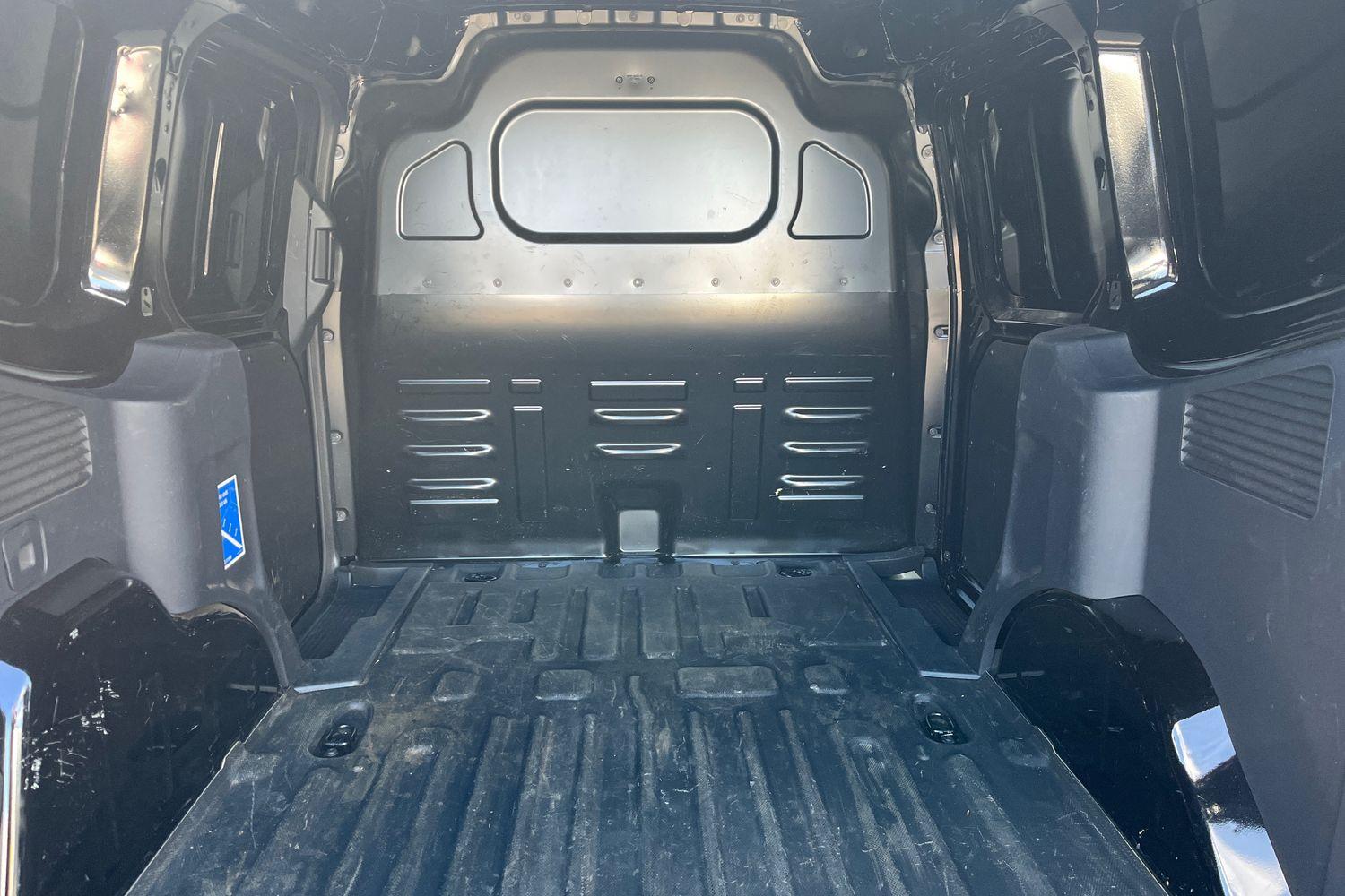 Ford E-Transit Courier Photo 3