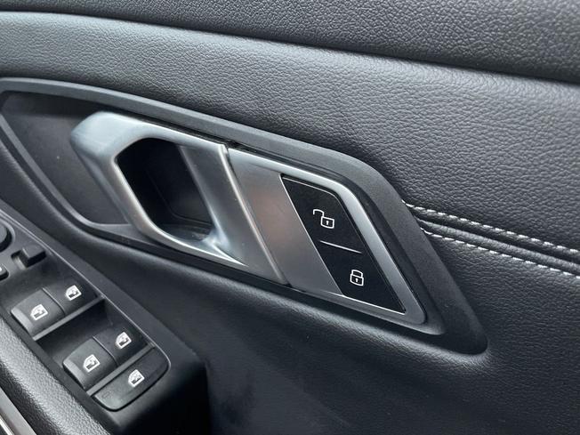 BMW 3 Series Photo 35