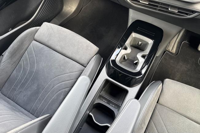 VOLKSWAGEN ID.4 Photo 25