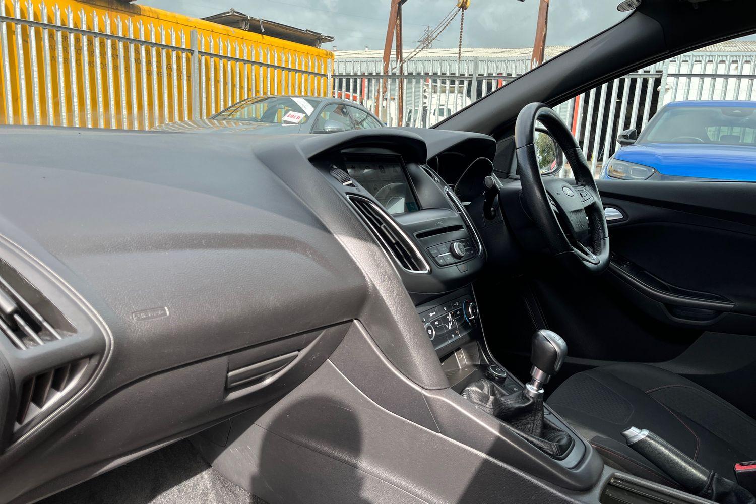 Ford FOCUS Photo 17