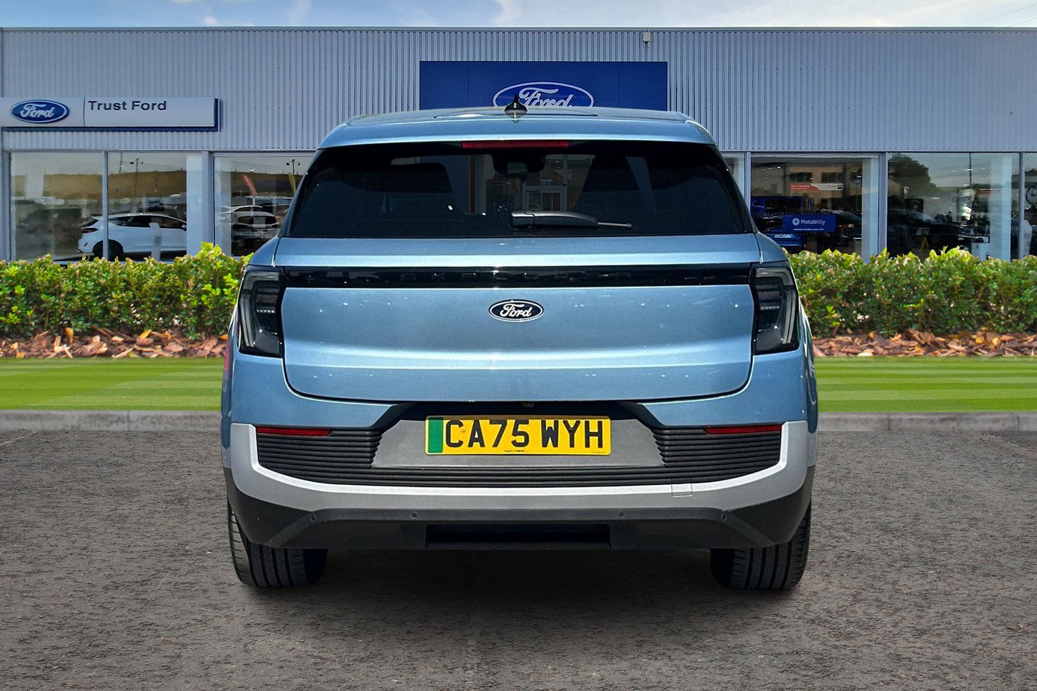 Ford EXPLORER Photo 6