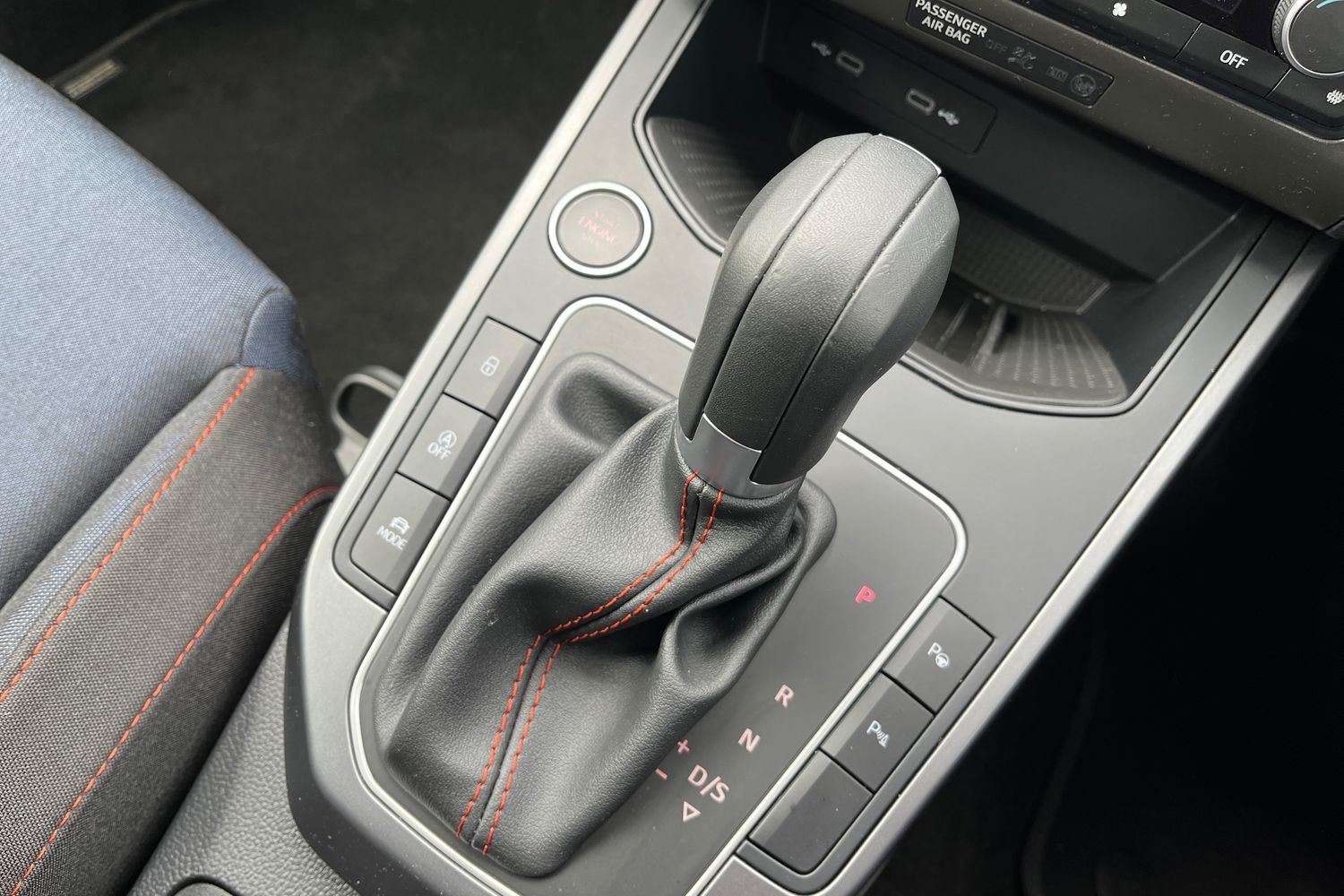 SEAT ARONA Photo 38