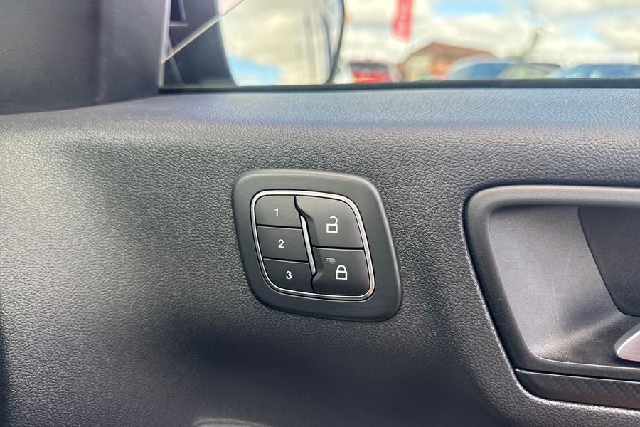 Ford Kuga Photo autoimg-3c908cf1eedd4db8b91b88f8d3d99bf274c62e83.jpg