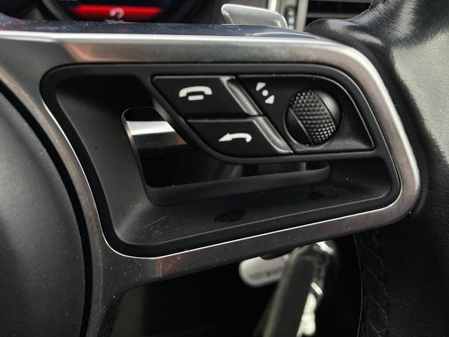 PORSCHE Macan Photo 17