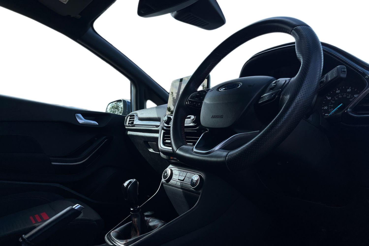 Ford FIESTA Photo 8