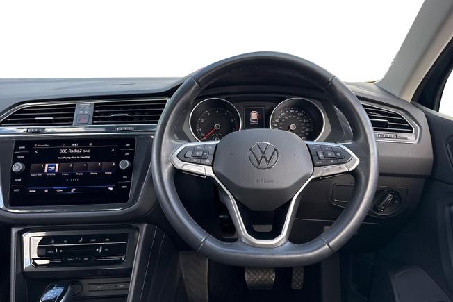 VOLKSWAGEN Tiguan Photo 11