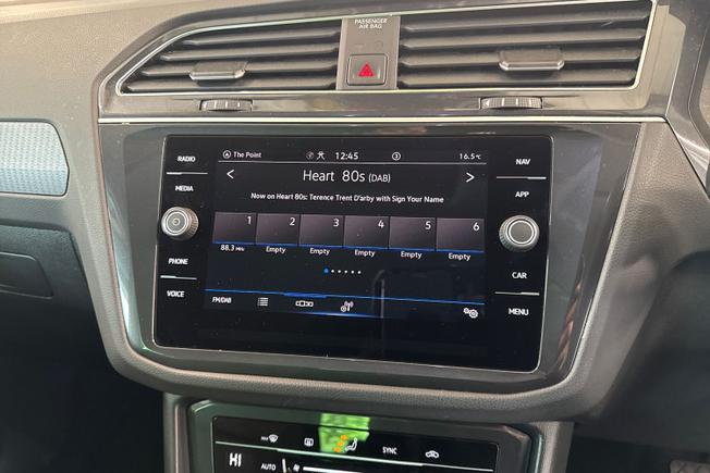 VOLKSWAGEN Tiguan Photo 13