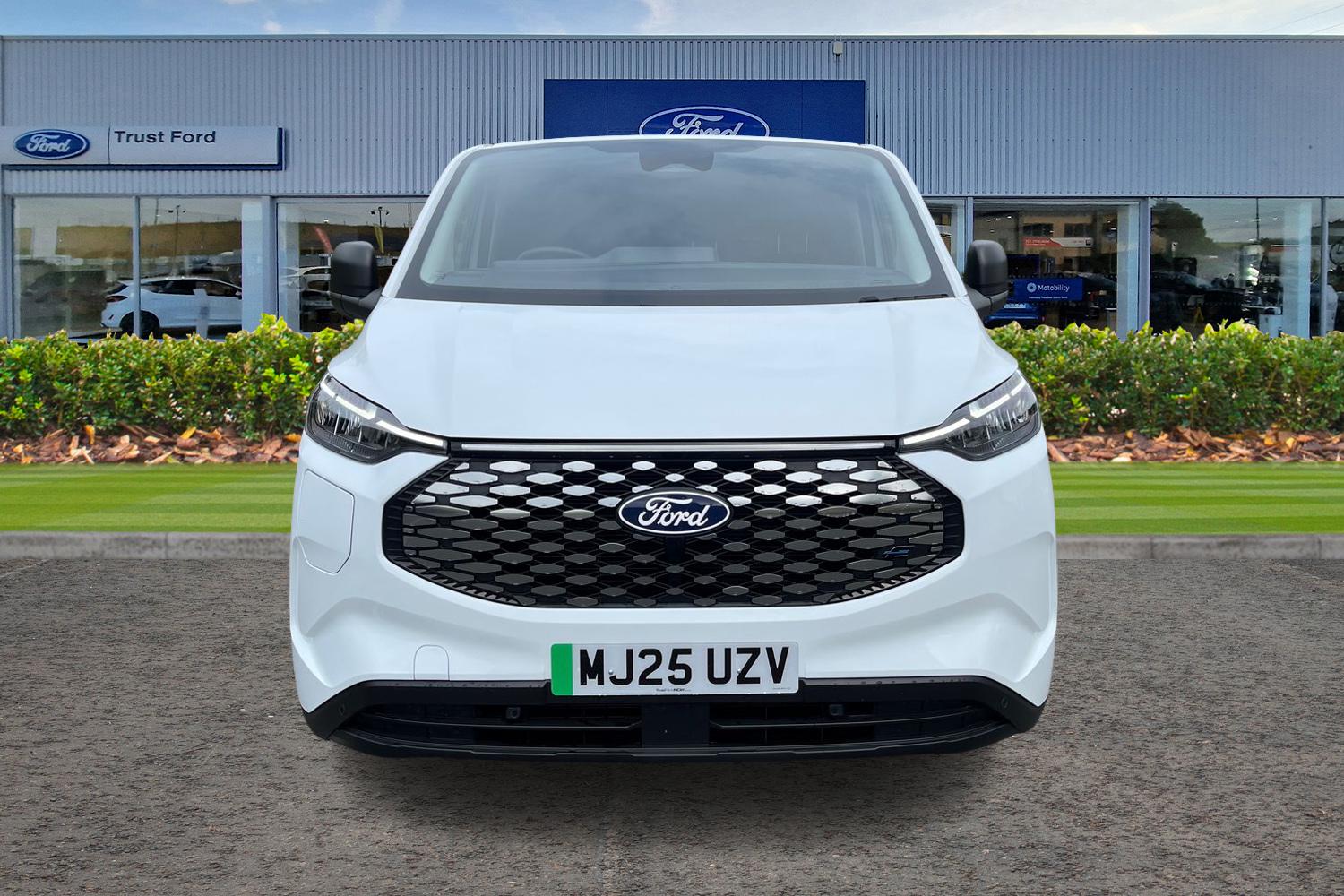 Ford E-TRANSIT CUSTOM Photo 11