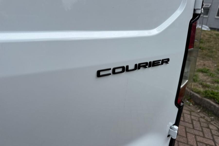 Ford E-TRANSIT COURIER Photo autoimg-3cb6df41c63696c201934405f02042e480530a7f.jpg