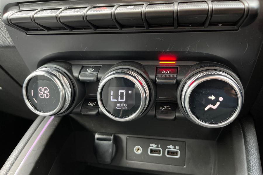 Renault Clio Photo autoimg-3cbd7243e78eb578685d9a1216994e091443b505.jpg