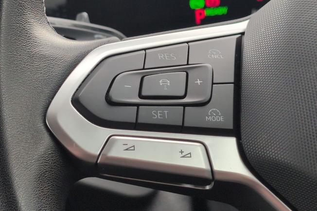 VOLKSWAGEN Tiguan Photo 16
