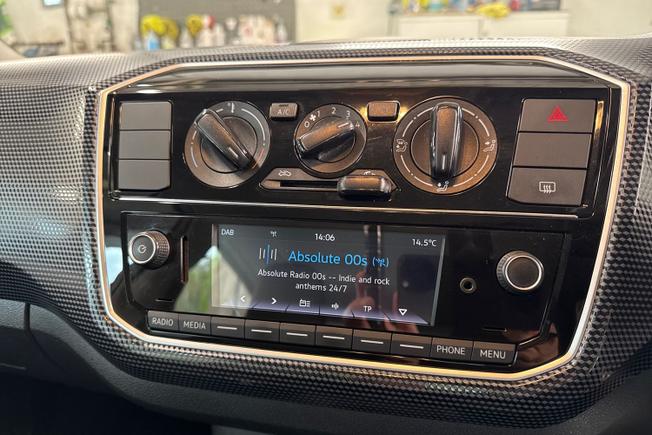 Volkswagen up! Photo 13