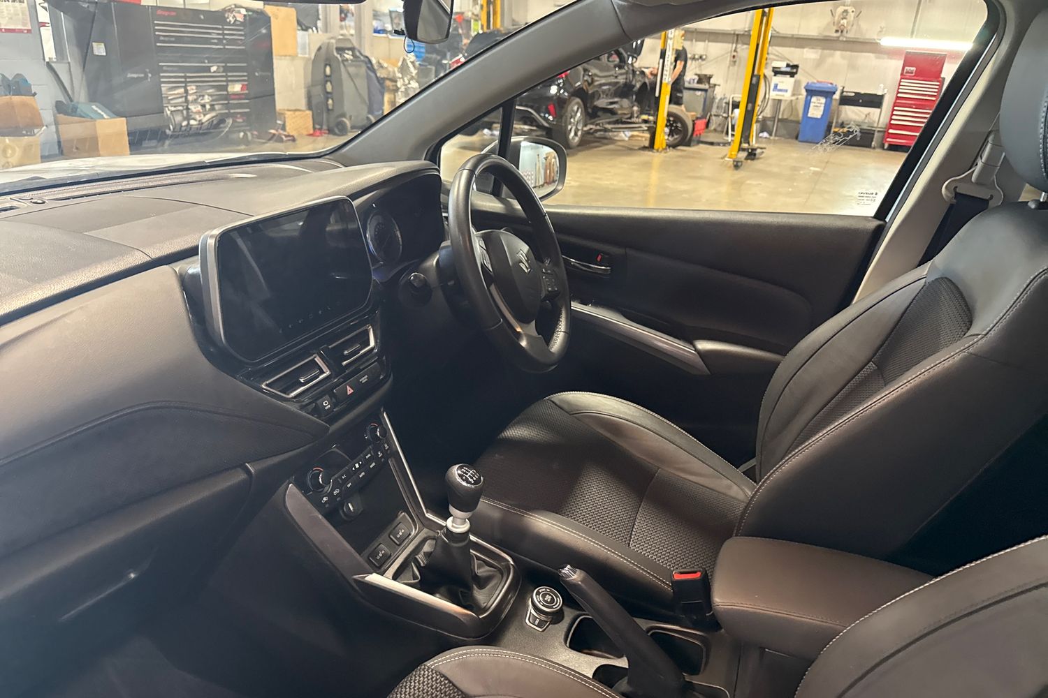 Suzuki S-Cross Photo 17