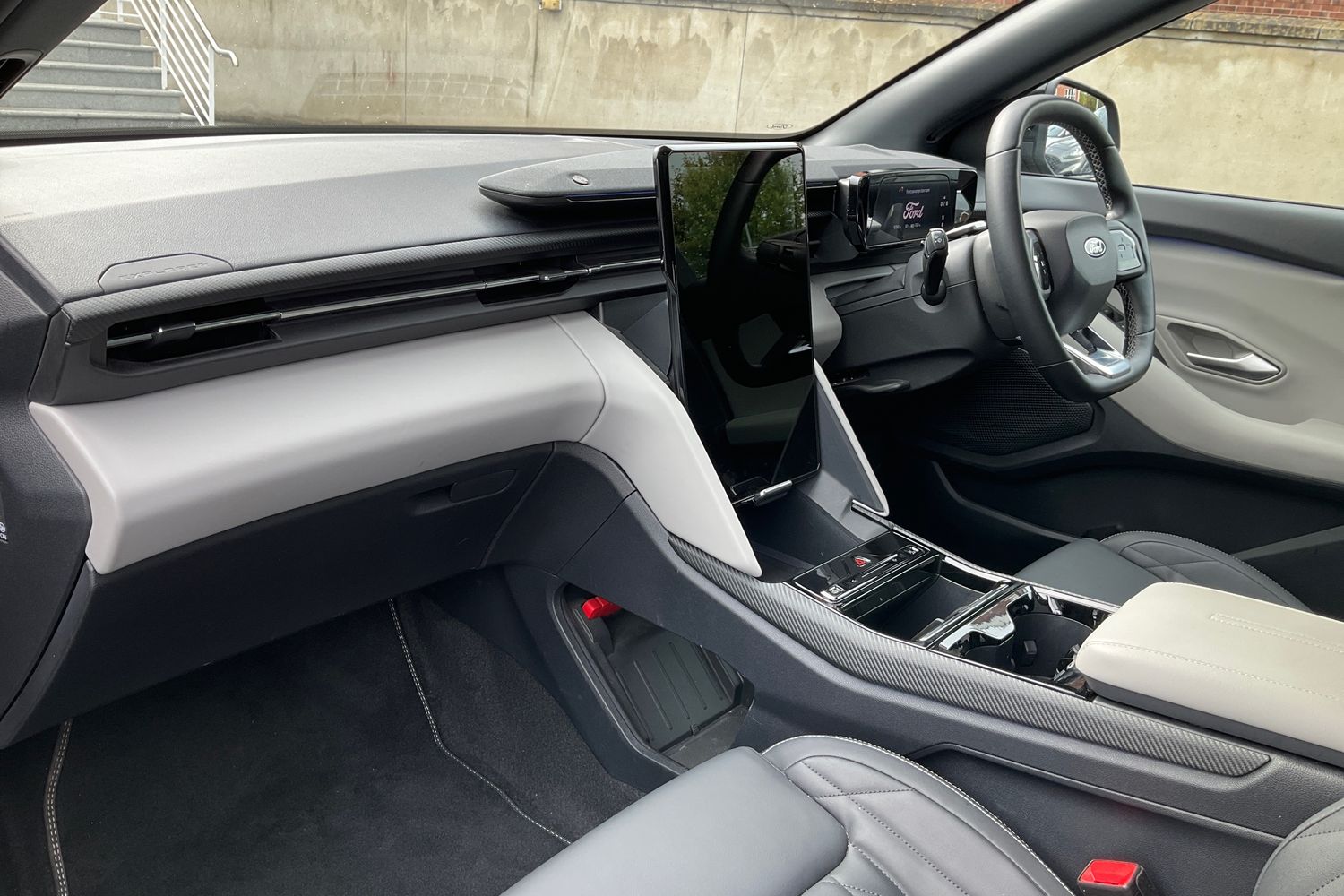 Ford Explorer Photo 17