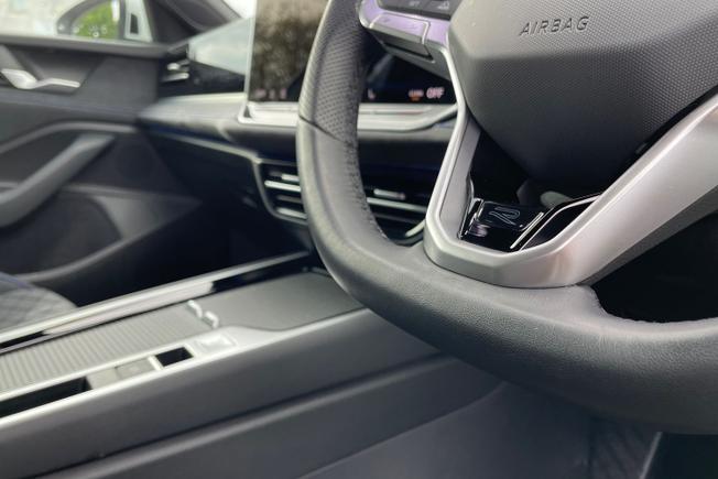 VOLKSWAGEN Passat Photo 43