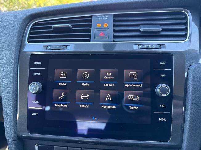 VOLKSWAGEN Golf Photo 13