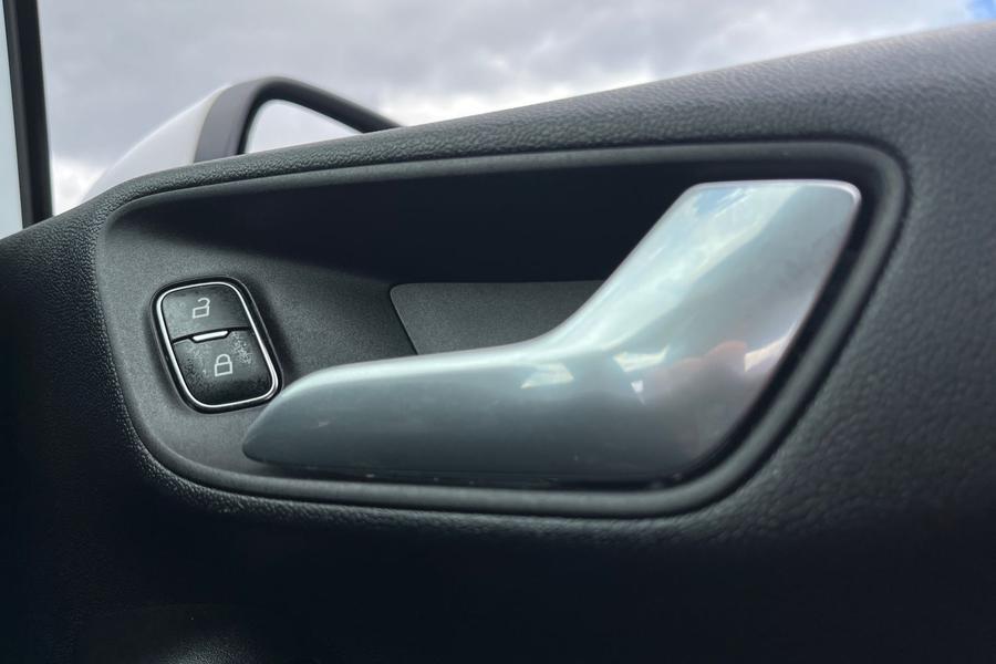 Ford FIESTA Photo autoimg-3cdc47cab5363ea3375acd4c0da25dd2a47e09a9.jpg