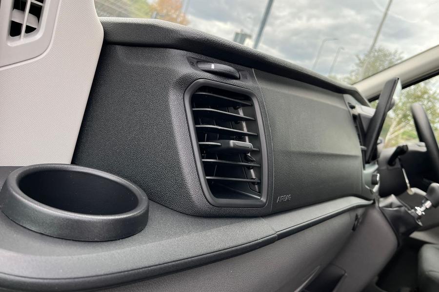 Ford TRANSIT Photo autoimg-3cdf2196f2b35e197c7f03b2b35a0f6133dc13c2.jpg