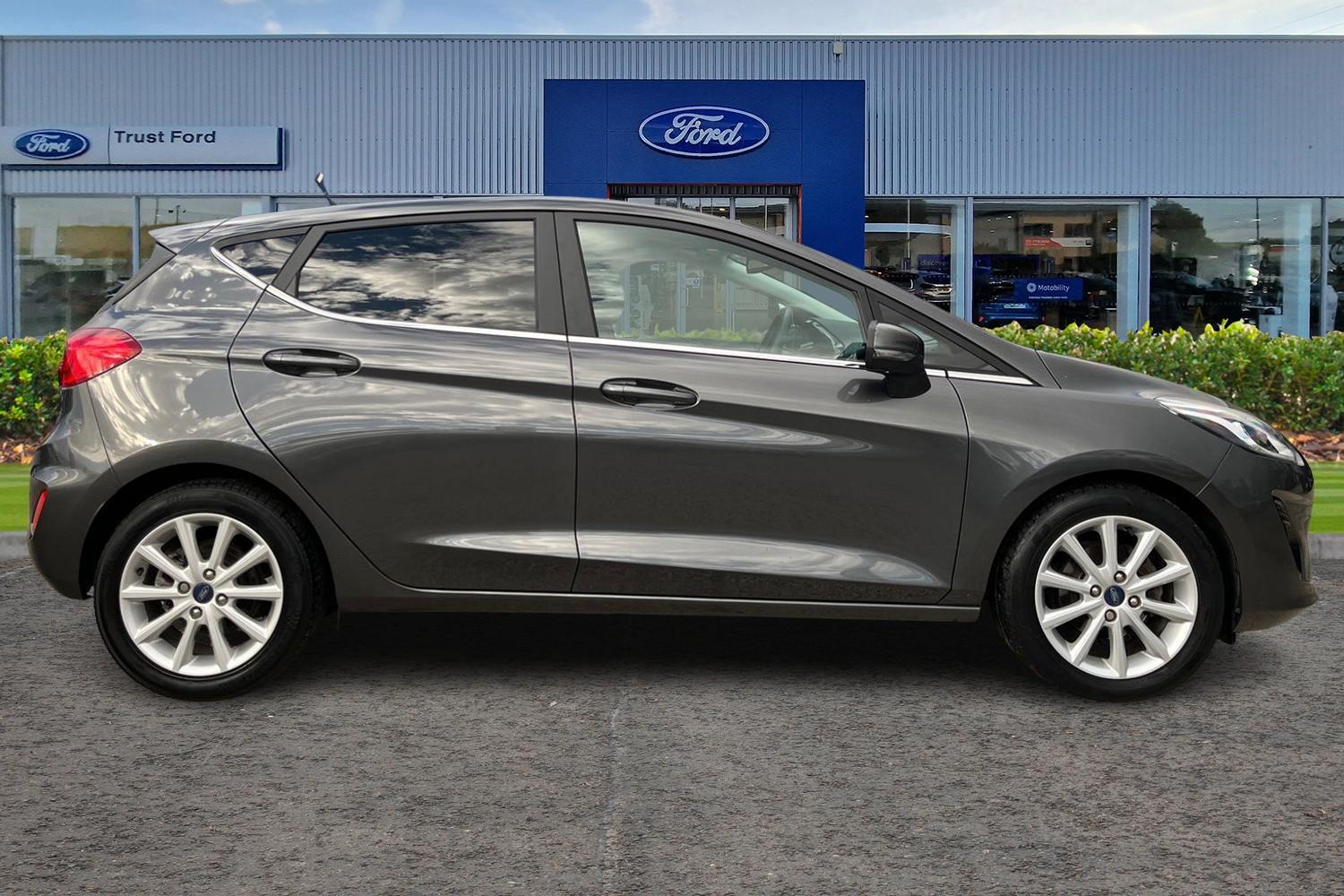 Ford FIESTA Photo 2