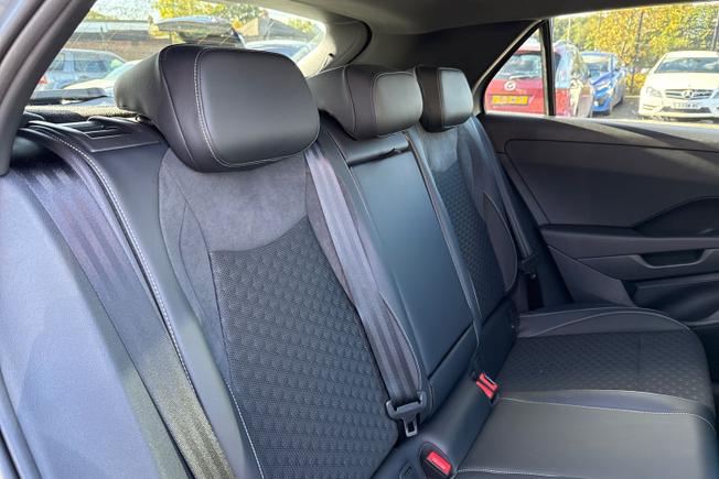 VOLKSWAGEN T-Roc Photo 30