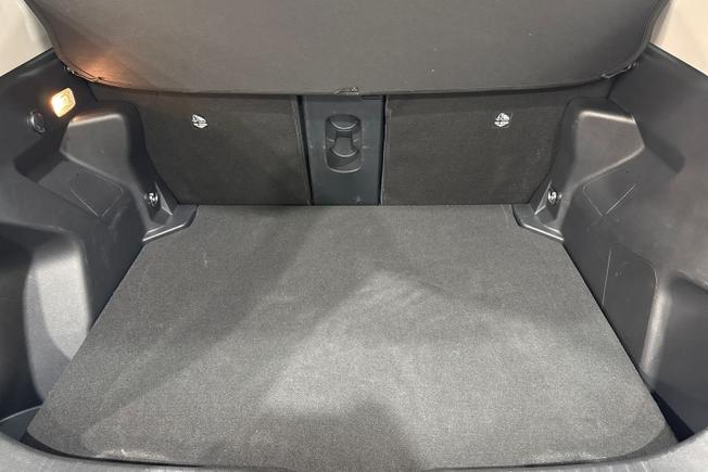 TOYOTA Yaris Cross Photo 12