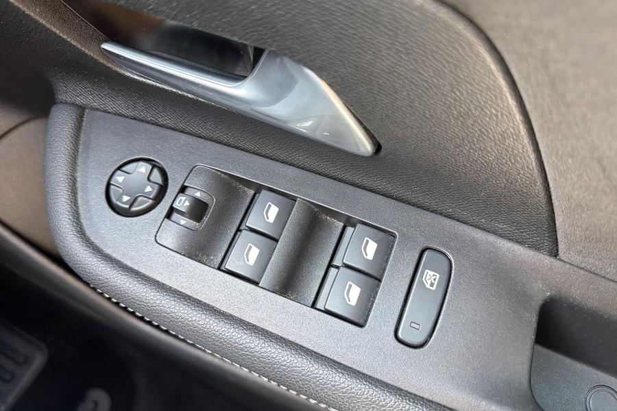 Vauxhall MOKKA Photo autoimg-3ce942eed3a470d3e4689cdcda6294b1a1856493.jpg