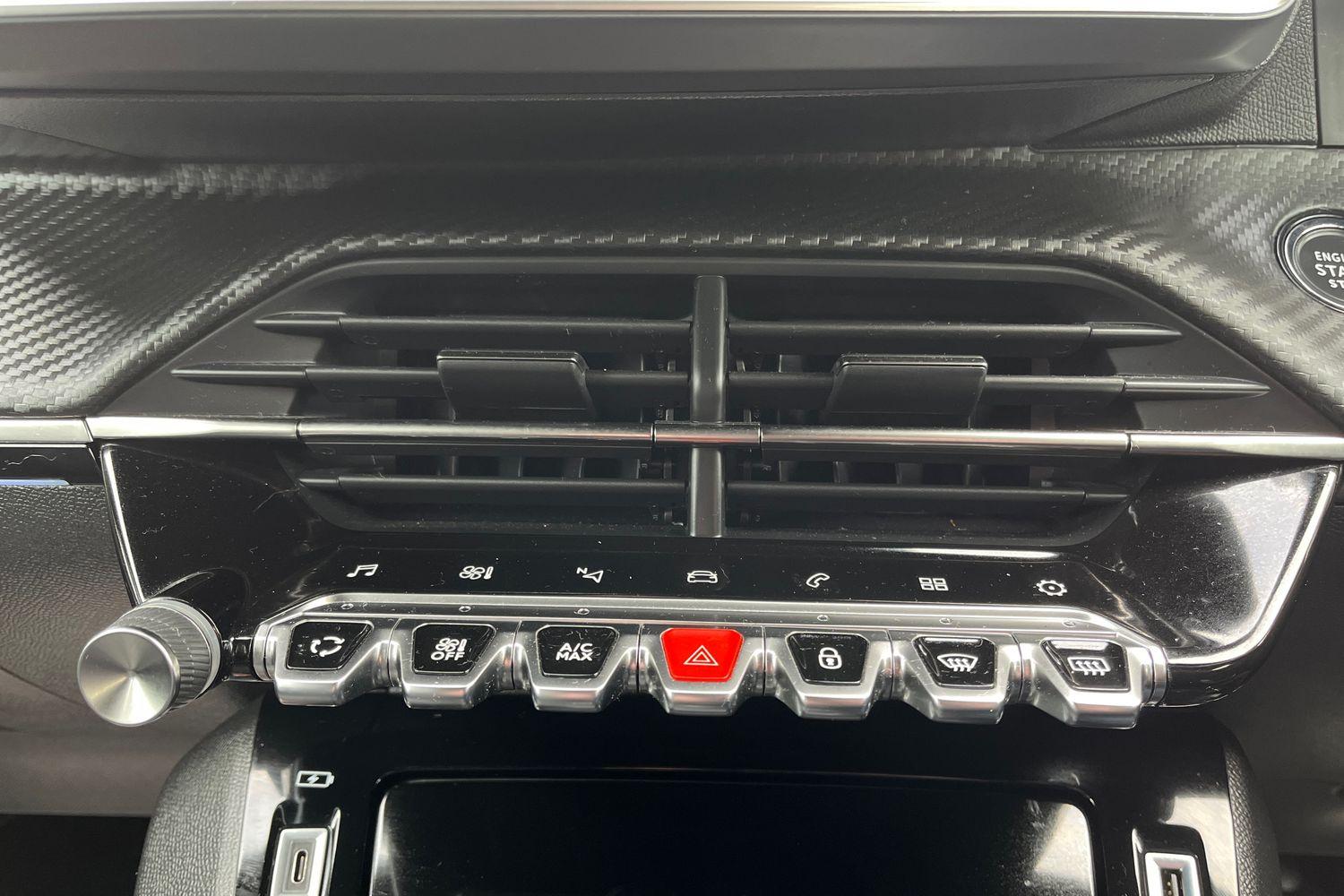 Peugeot 208 Photo 31