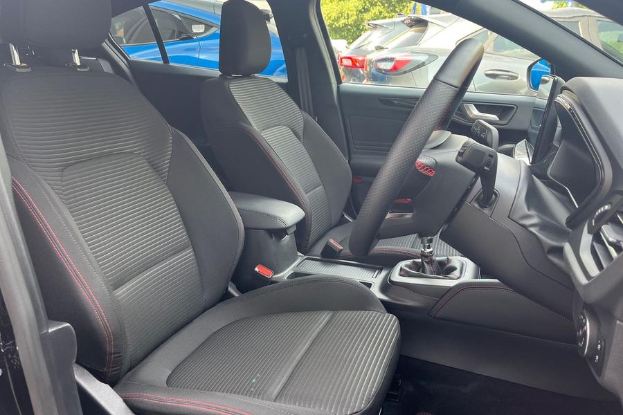 Ford FOCUS Photo autoimg-3cf01053f6e46b0d1d84a76de20ae51f9f60a701.jpg