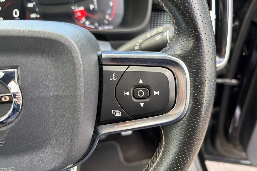 Volvo XC40 Photo autoimg-3cf6a787971fbacf44c077340616ae9455a79bdc.jpg