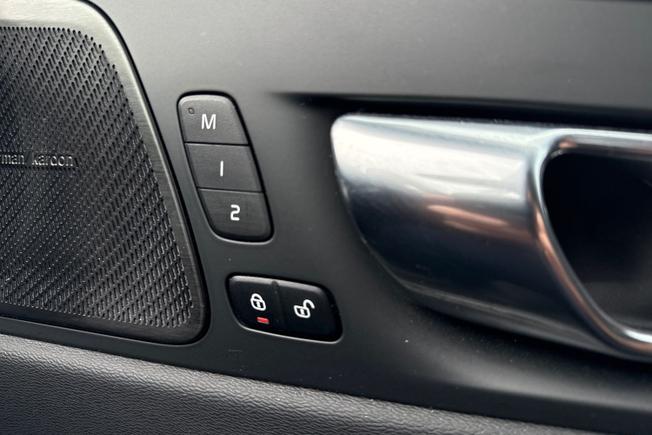 VOLVO XC60 Photo 26