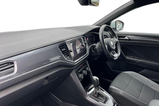 Volkswagen T-ROC R-LINE Photo autoimg-3cf80e99b15f2e8354205b5cf9f586f275991ed1.jpg