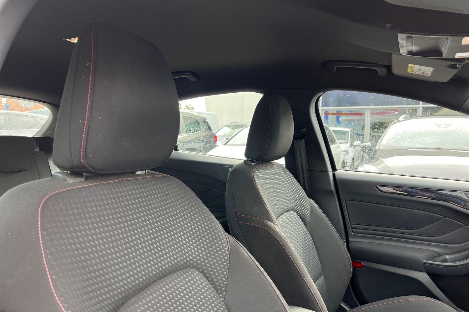 Ford FOCUS Photo 16