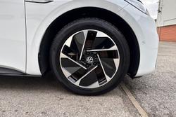 VOLKSWAGEN ID.3 Photo 5