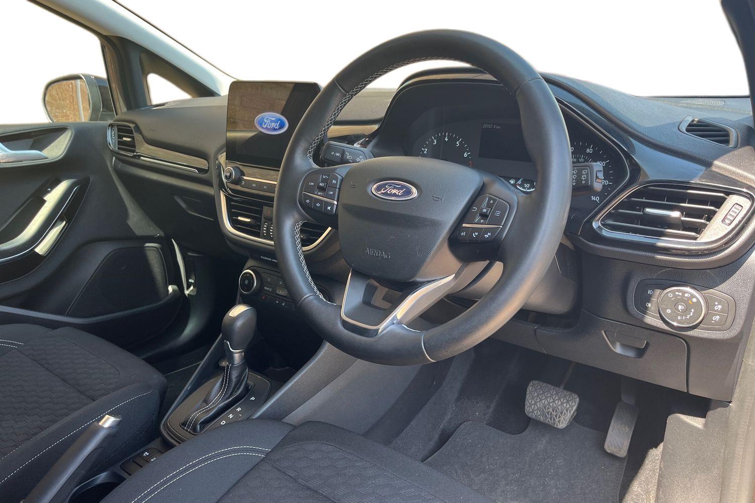 Ford FIESTA Photo 8
