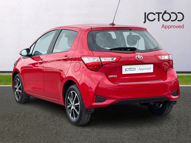 TOYOTA Yaris Photo 3