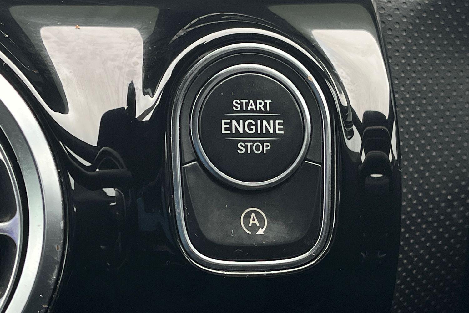 Mercedes-Benz CLA Photo 25