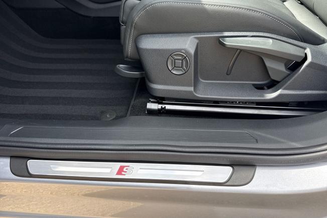 Audi Q4 Photo 53
