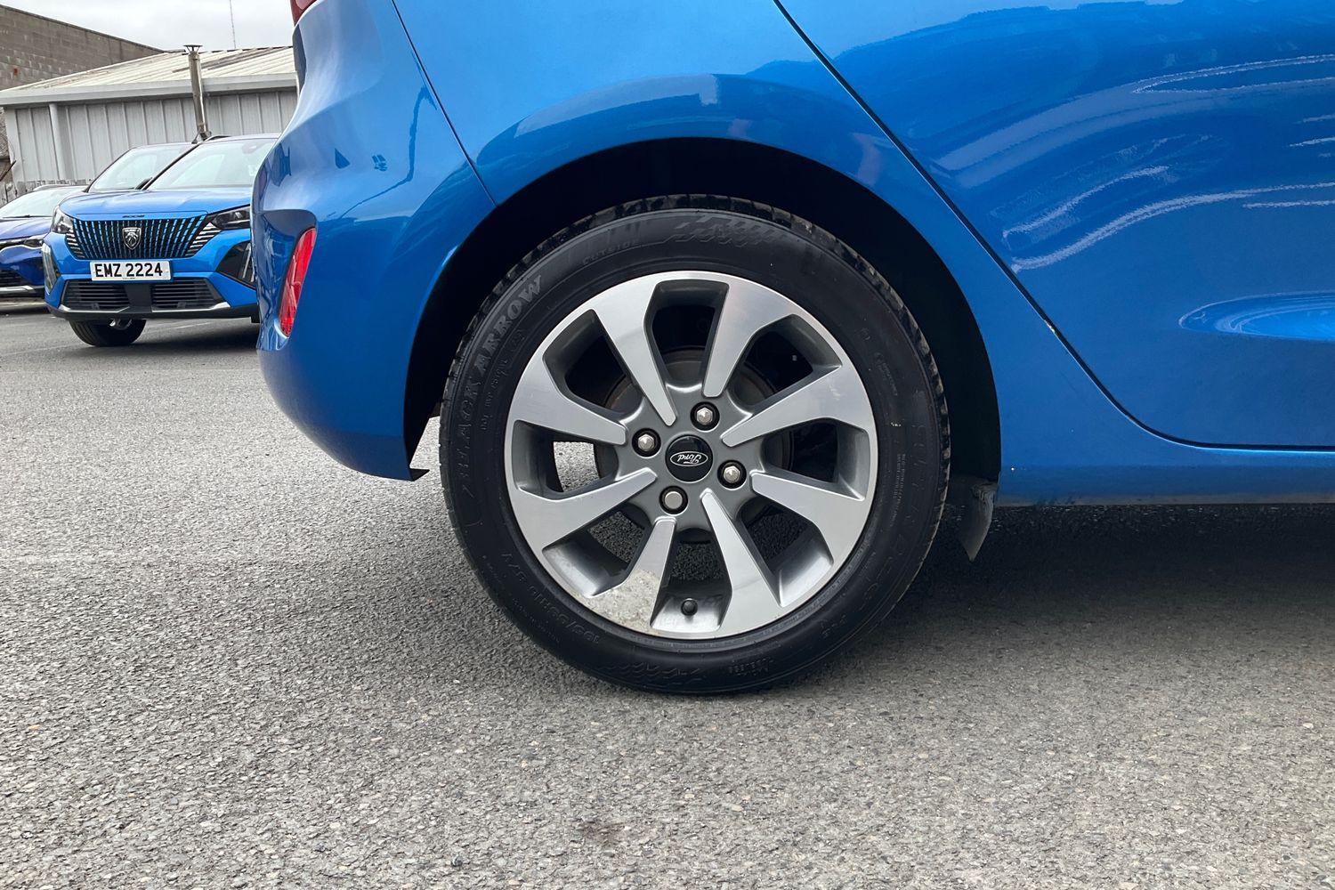 Ford FIESTA Photo 7