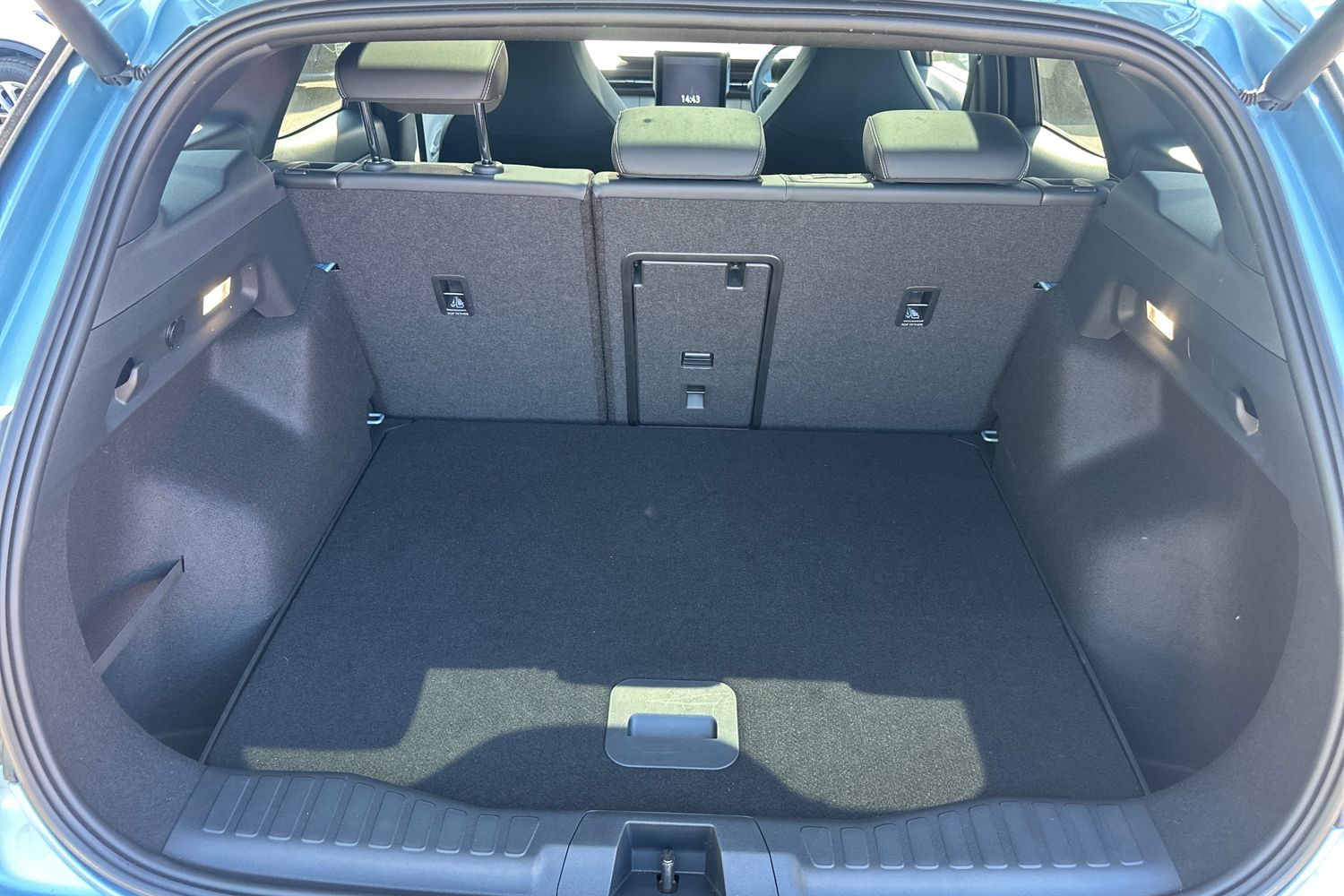 Ford EXPLORER Photo 20