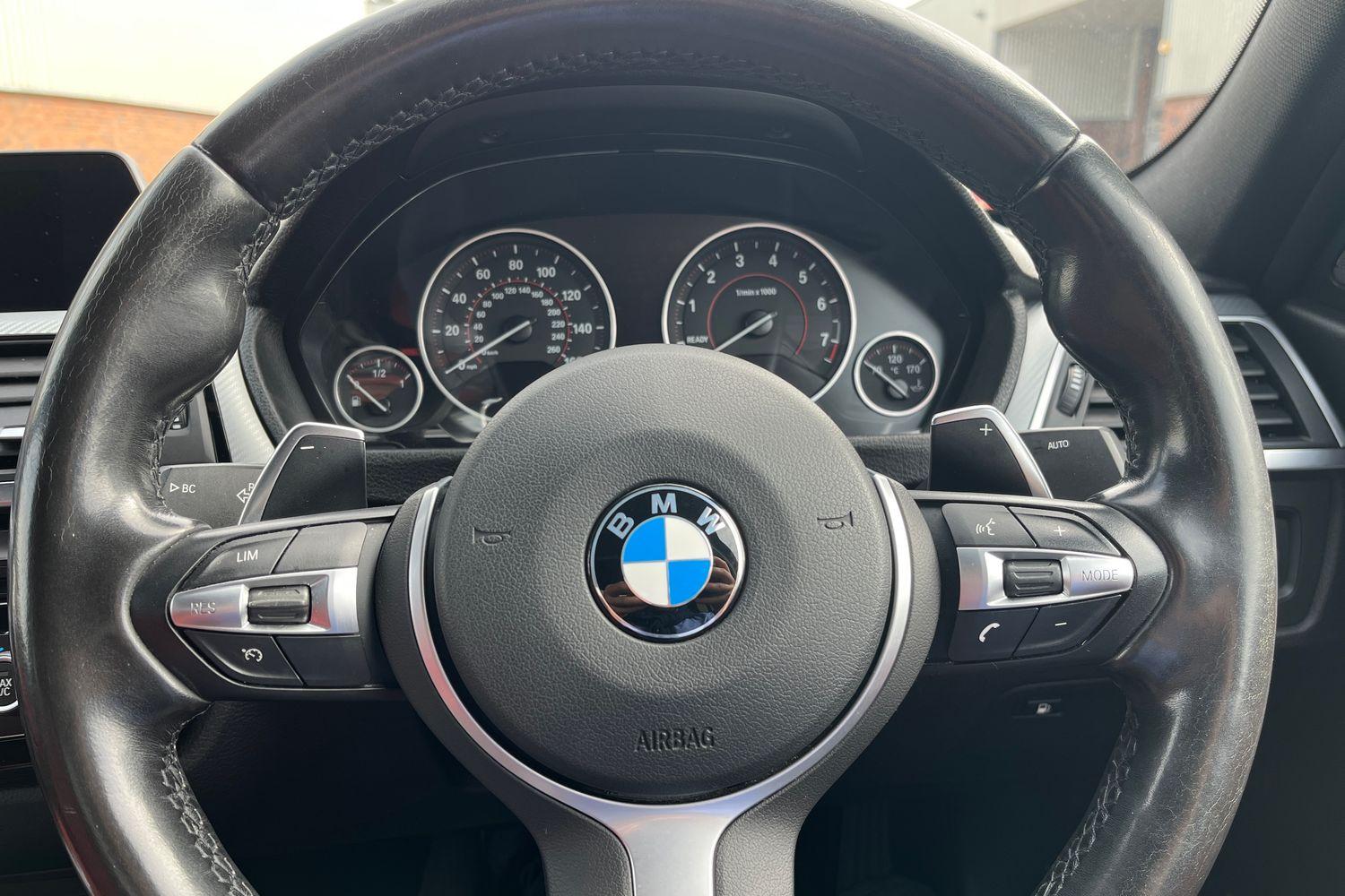 BMW 3 Series Photo 11