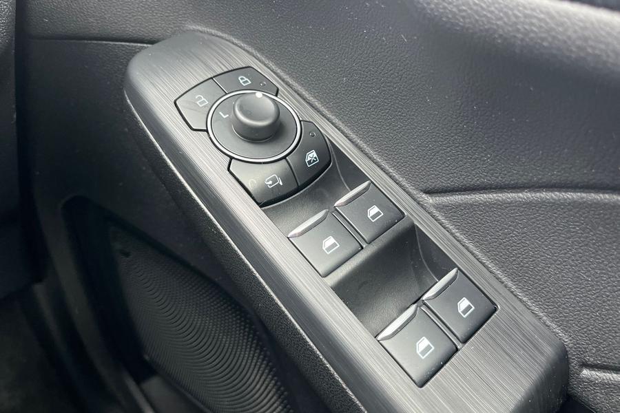 Ford KUGA Photo autoimg-3d16f83417b60c3b15b8b30f079136fb3928bca3.jpg