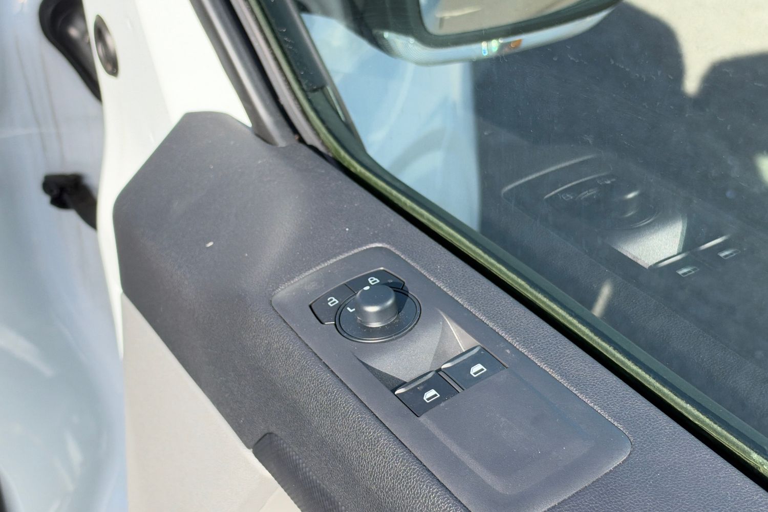 Ford E-TRANSIT CUSTOM Photo 21