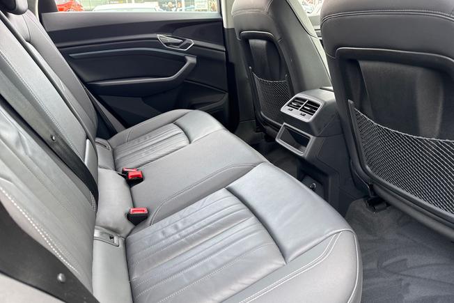 Audi Q8 Photo 35