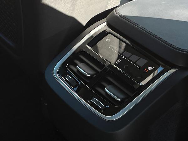 Volvo XC90 Photo autoimg-3d2e424e07c9a3d224296a0d2a350a2f855859ae.jpg