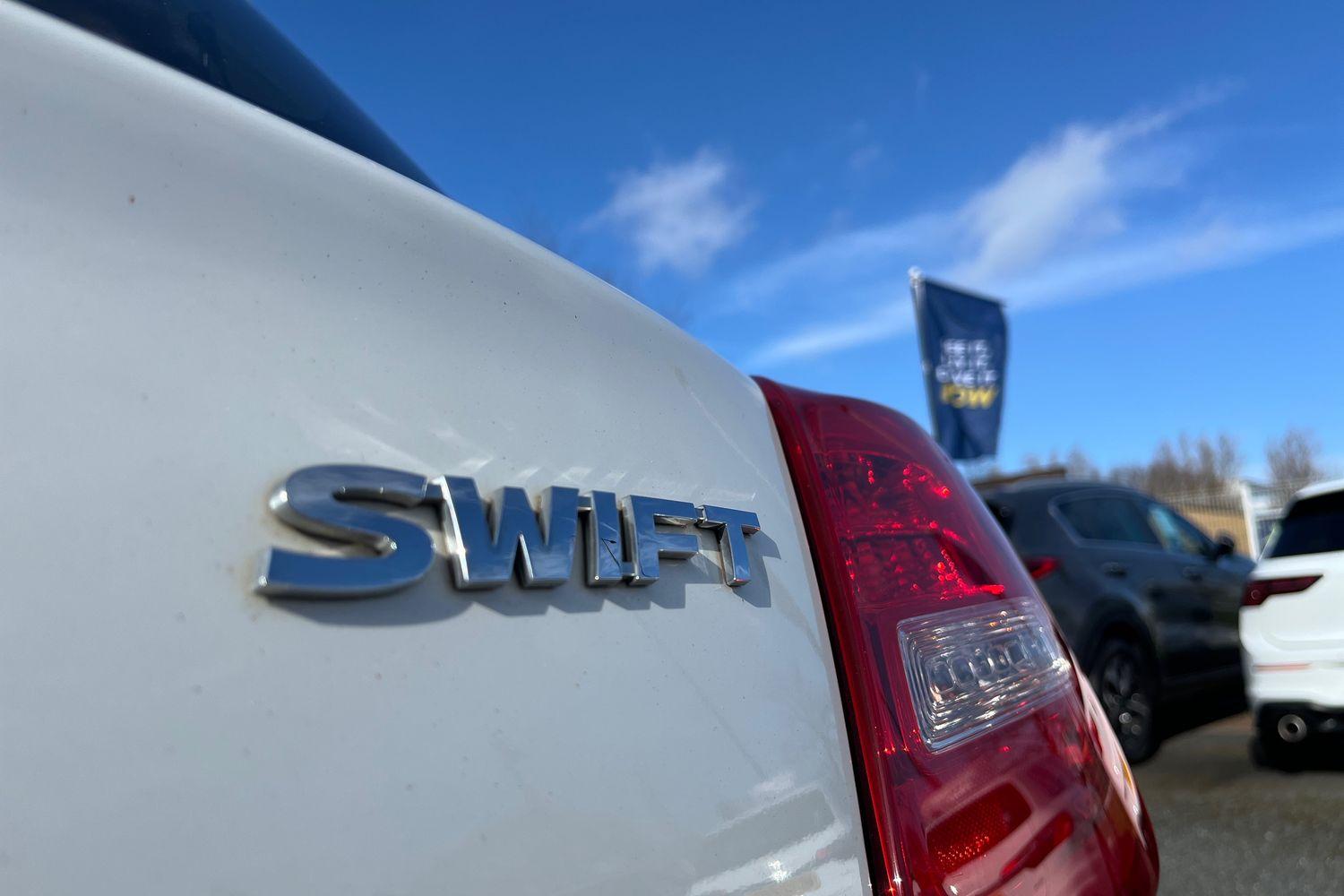 Suzuki SWIFT Photo 38