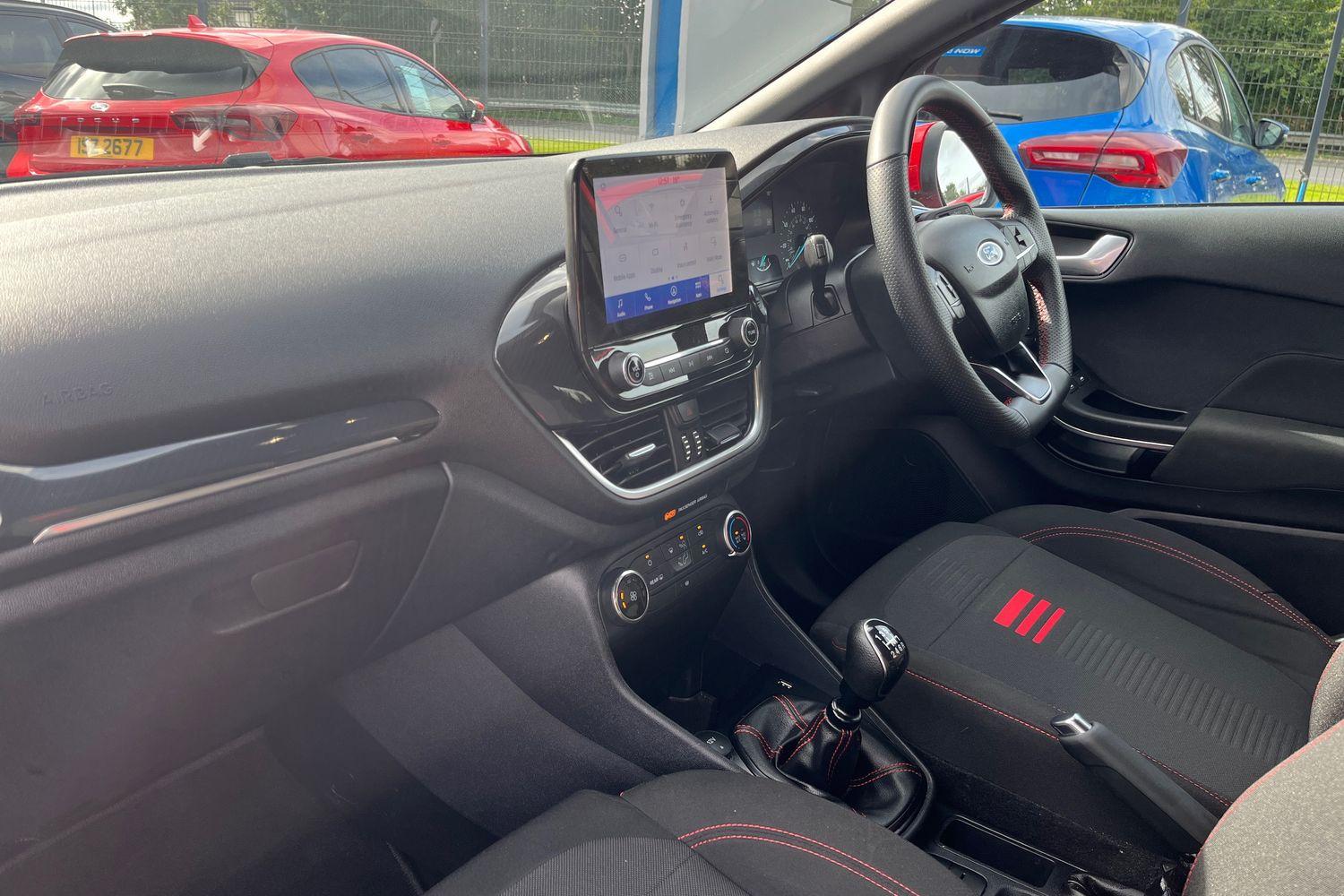 Ford FIESTA Photo 17