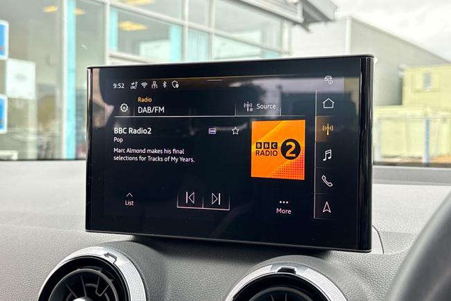 Audi Q2 Photo 32