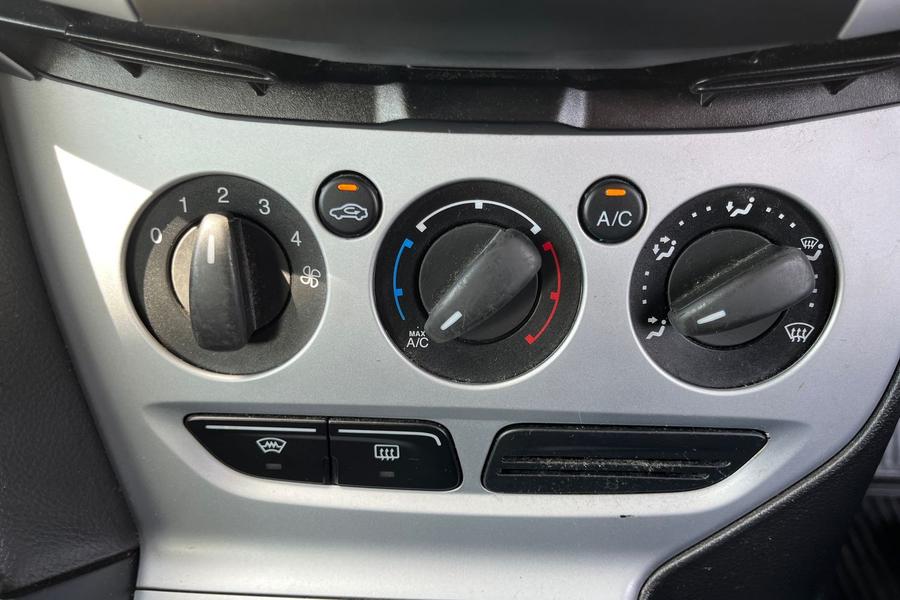 Ford FOCUS Photo autoimg-3d3e6d362bf1a78ea05bf8422fabbb4f9efdcd45.jpg