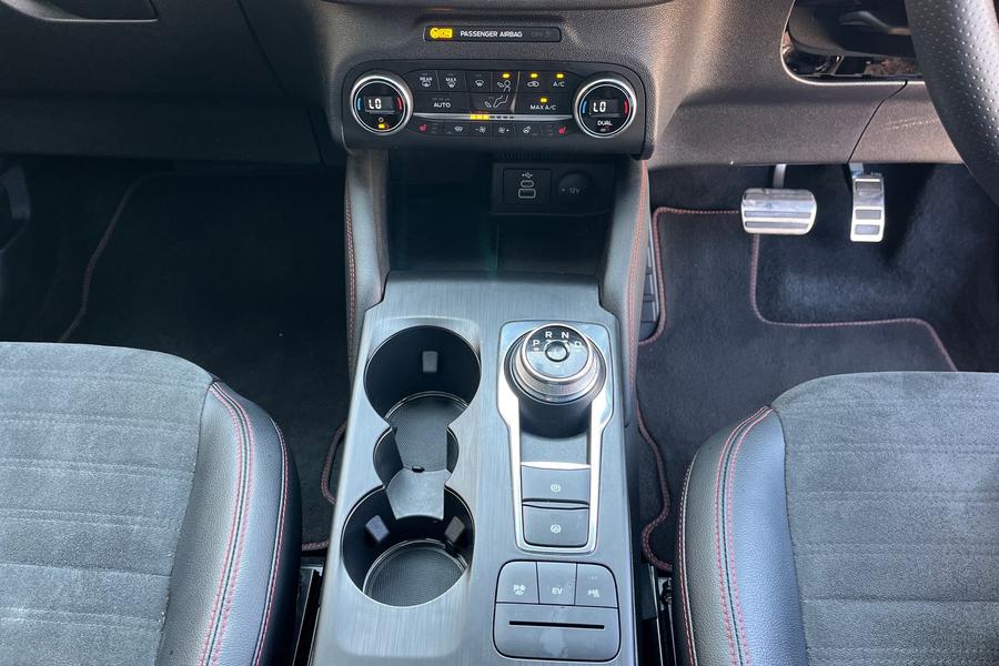 Ford Kuga Photo autoimg-3d453782e82ca3b642f4e3a96a58039c20f6c4e6.jpg